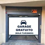 Sela Y Garaje, Apartment