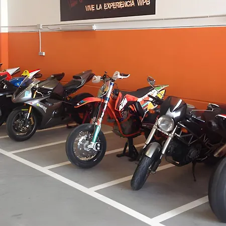 Sela Y Garaje, アパート